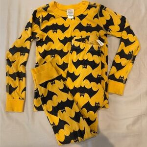 Hanna Andersson Yellow and Black Bat Pajama Set